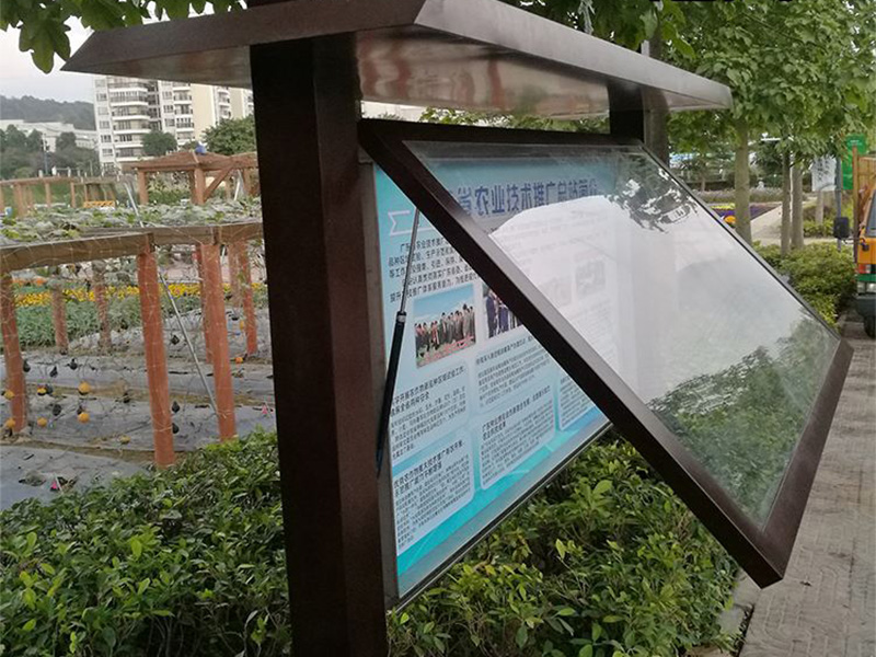 窗戶和燈箱